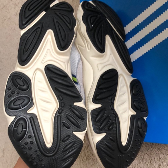 Adidas OZWEEGO shoes - Picture 6 of 8